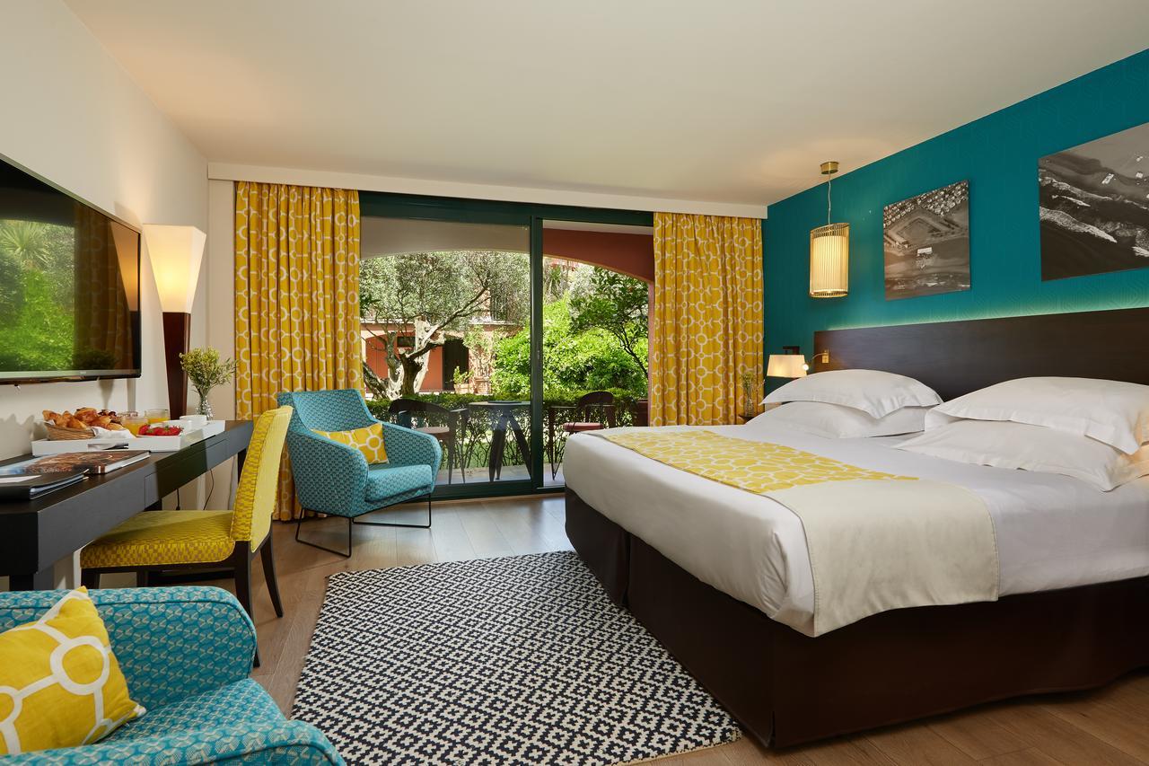 Deluxe Room,664631757:JPEG