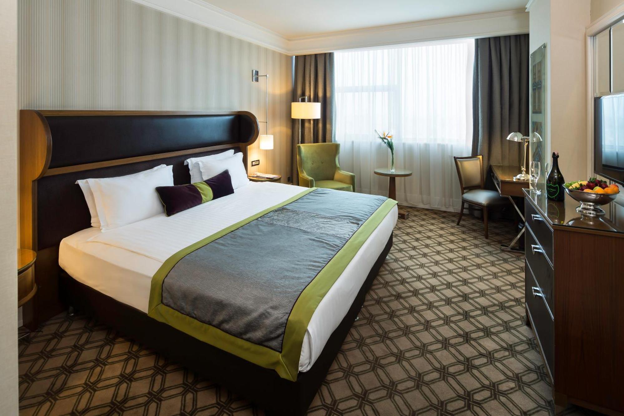 Superior Twin or Double Room with City View,678995997:JPEG