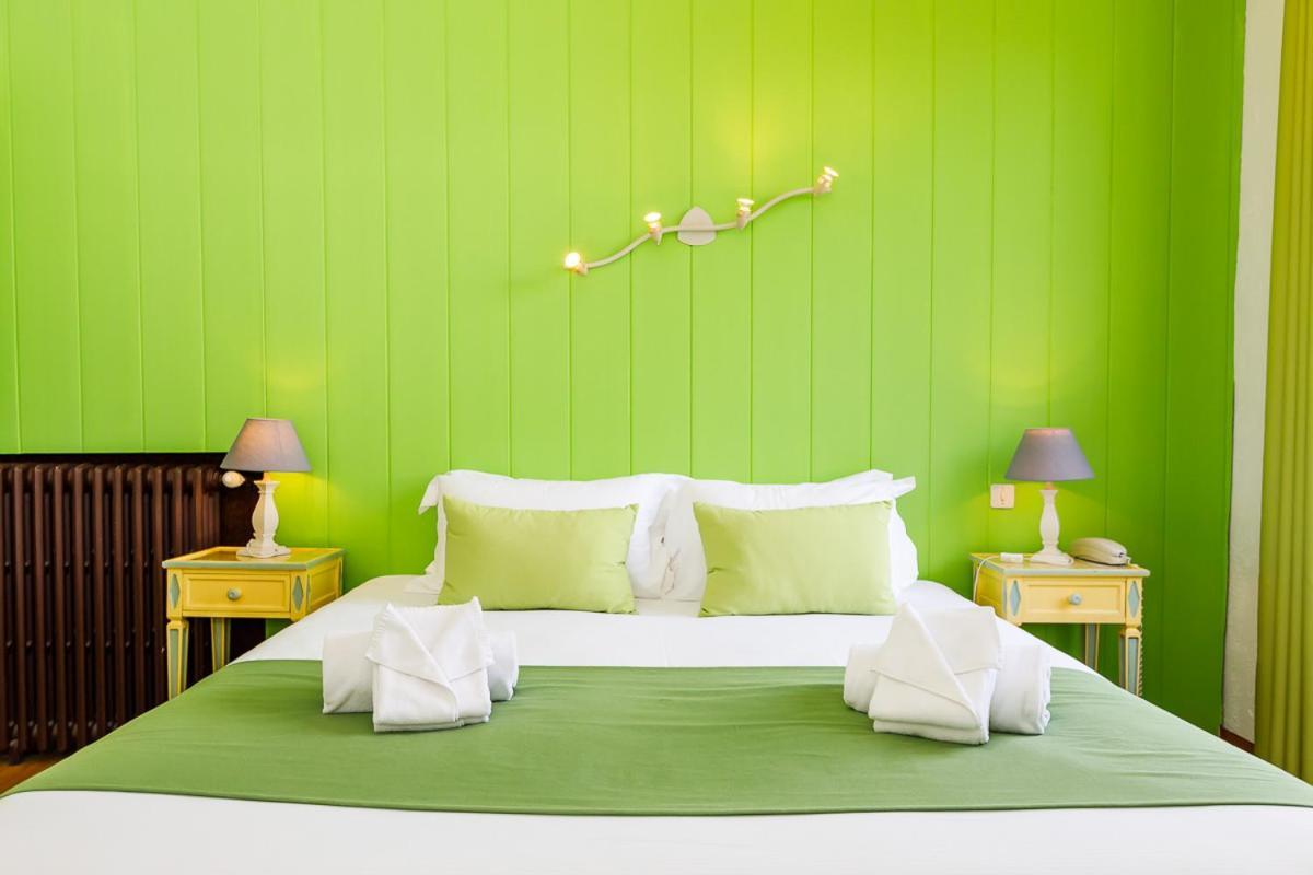Chambre Triple (2 Adultes & 1 Enfant)