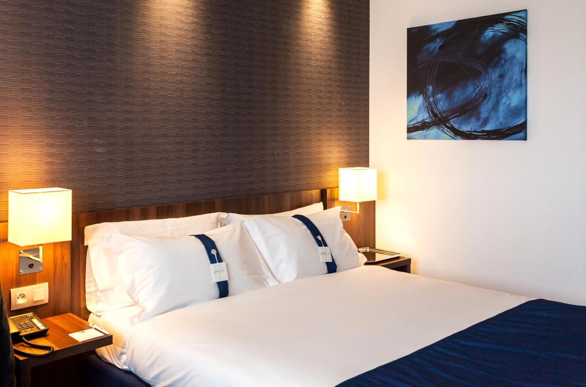 Chambre Lit Queen-Size Standard - Petit-Déjeuner Gratuit