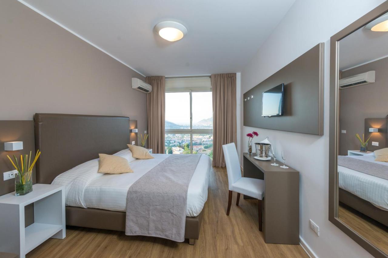 Chambre Double avec Fenêtre et Vue