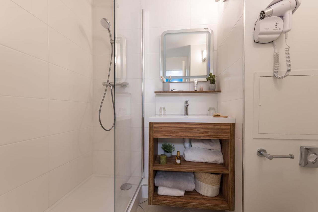 Chambre Triple avec Climatisation et Terrasse ou Balcon - Vue sur Mer