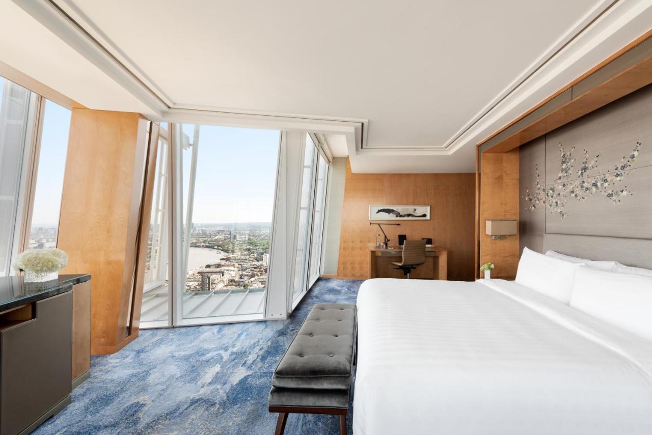 Chambre Lit King-Size Typique – Vue sur Ville