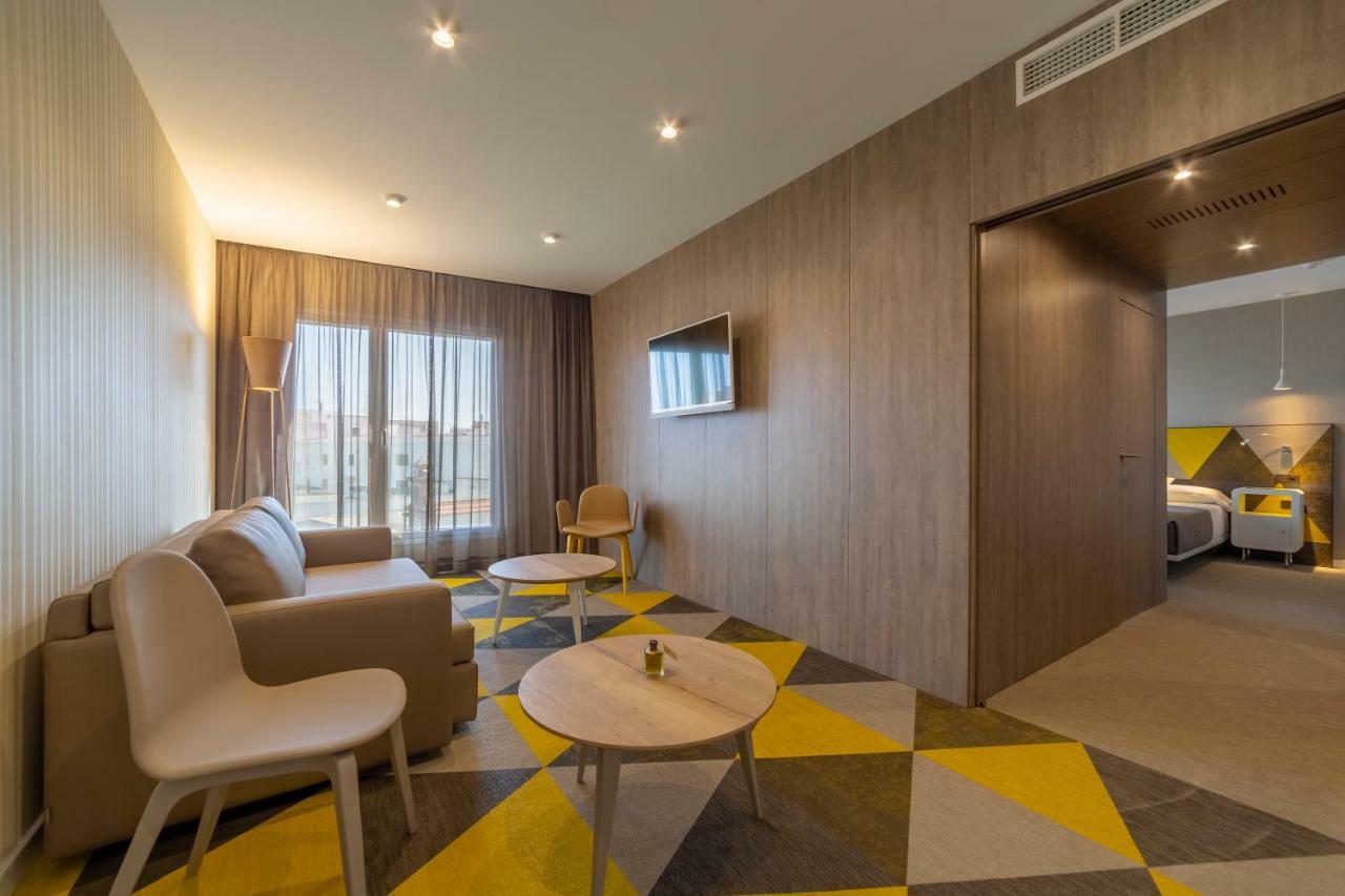 Suite Junior (2 Adultes + 2 Enfants)