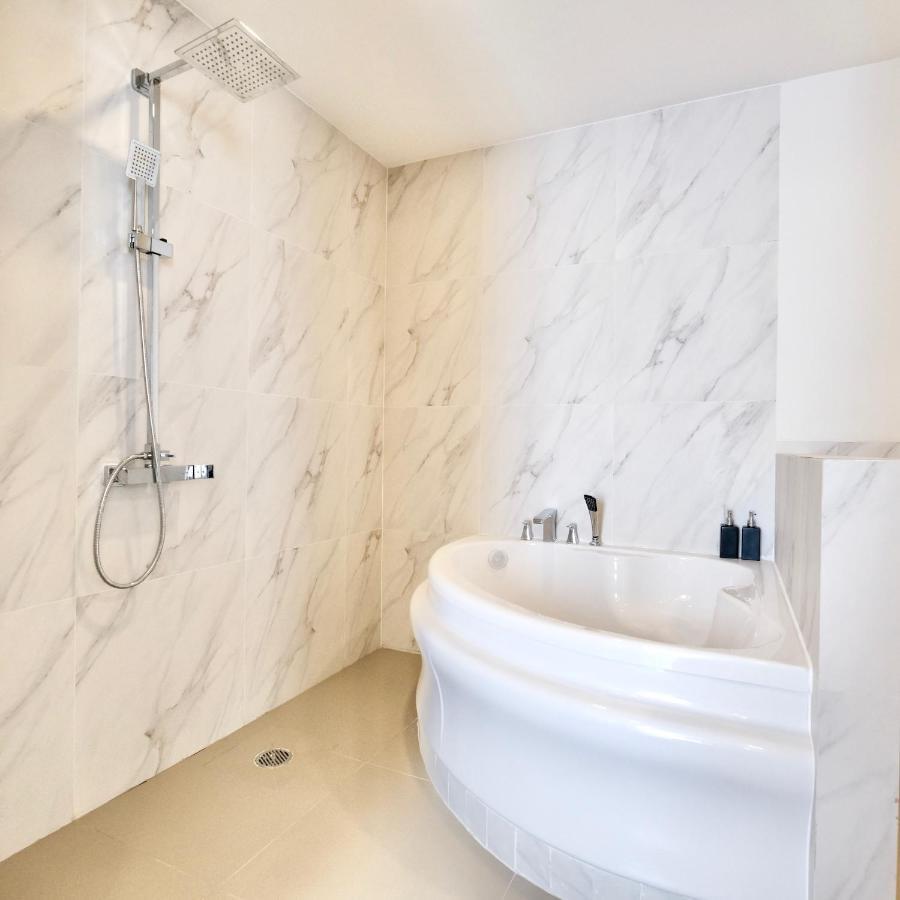 Suite - Vue sur Piscine