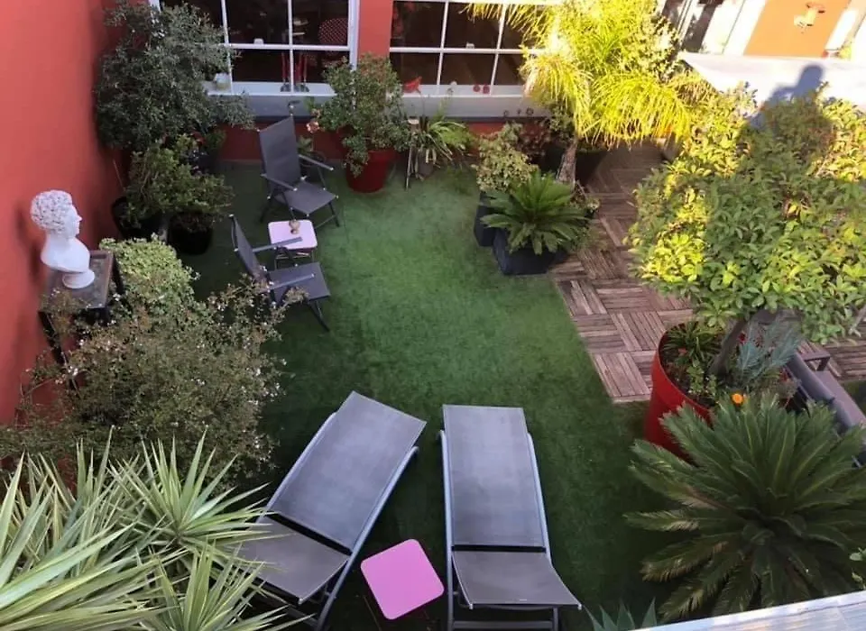 Le Patio Père Pigne Guestroom-1