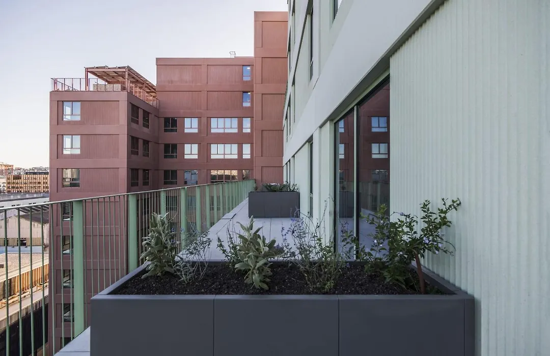 Aparto Cristobal De Moura Hall Of Residence - Only For Students In Barcelona-1
