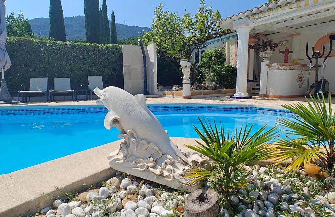 VILLA PLEIN SUD-Piscine-Spa-Climatisation-Parking privé-calme et détente-1