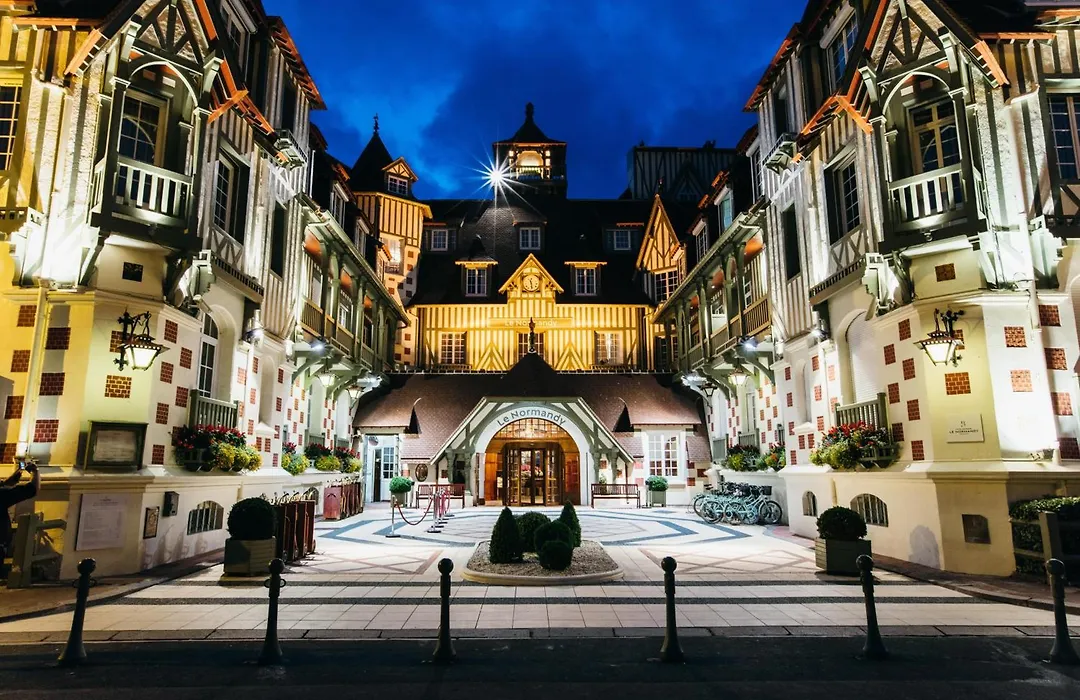 Hôtel Barrière Le Normandy-1