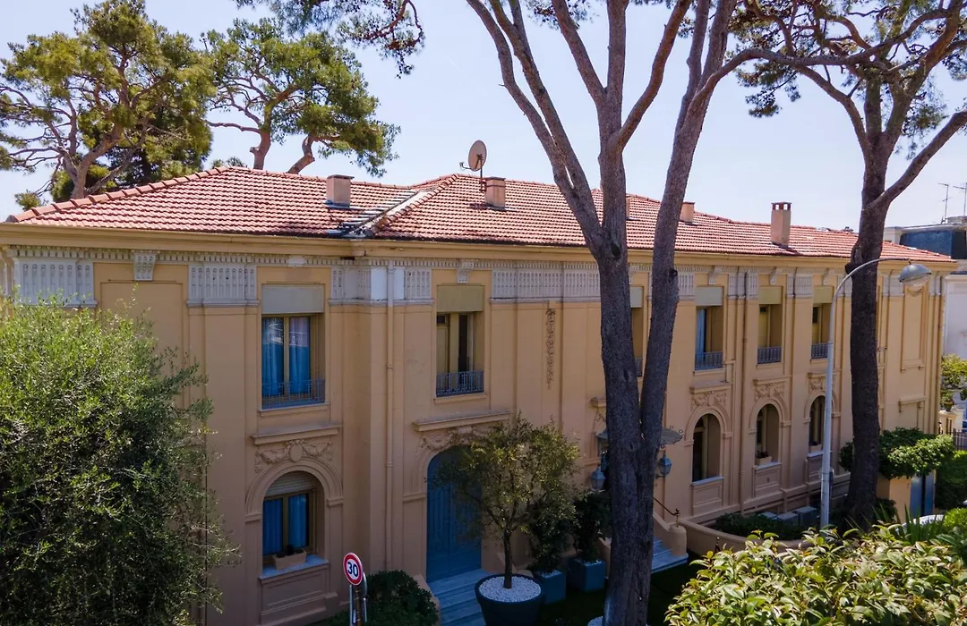 Hôtel Petit Palais-1