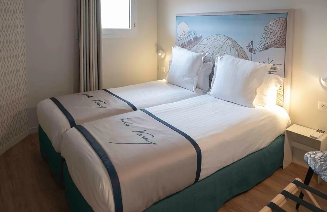 Hotel Jules Verne-1