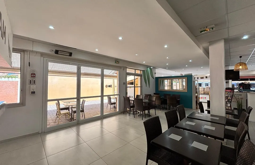 Hotel Myriam Vias Plage-1