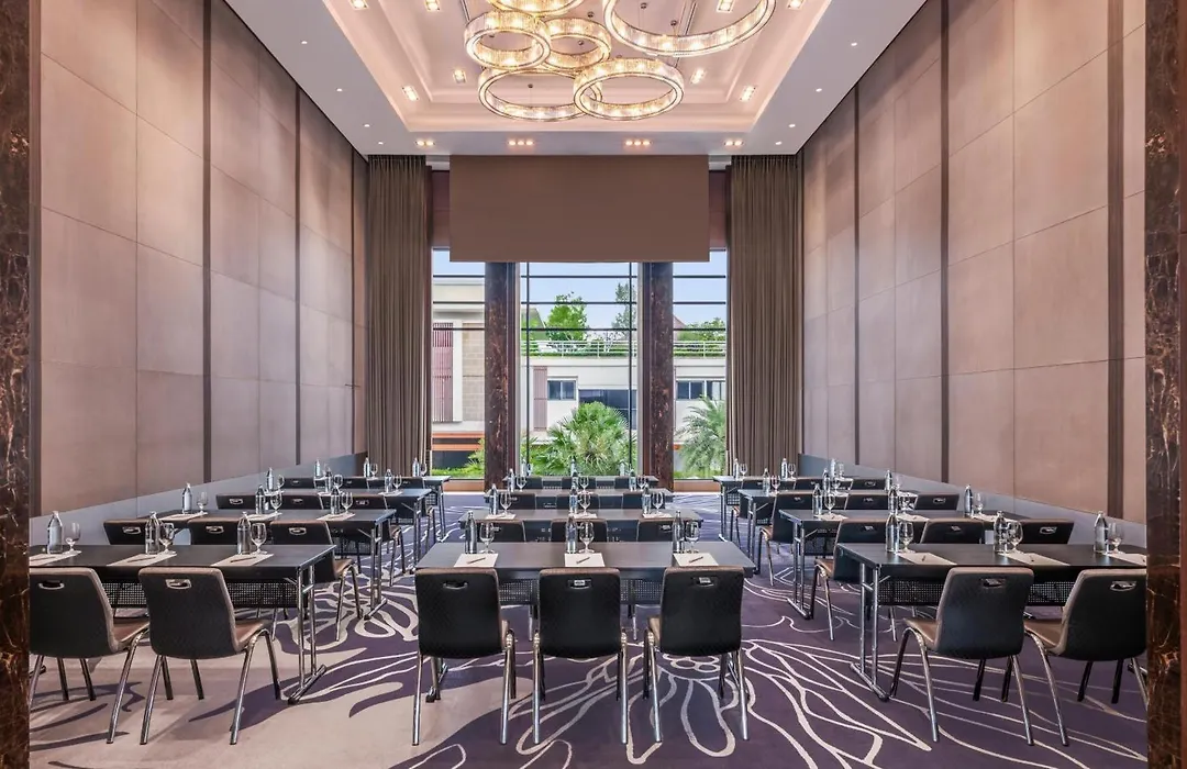 Hilton Bangkok Suvarnabhumi Golf Resort & Spa-1