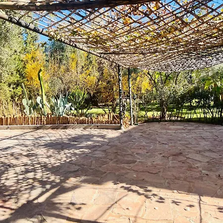 Ilafe Farmhouse, Villa avec Piscine Chauffée Privée pour Familles-2