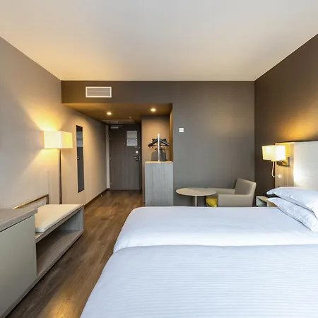 AC Hotel by Marriott Marseille Prado Vélodrome-3