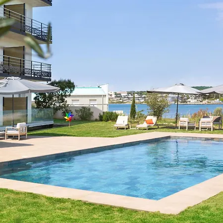 Golden Tulip Hotel & Rooftop Martigues Provence-3
