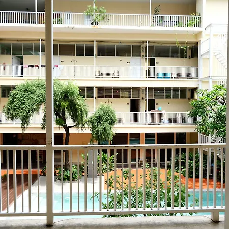 Feung Nakorn Balcony Rooms And Cafe-2