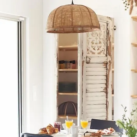 Maison 1634 - Climatisation, piscine, parking, centre ville, petit-dejeuner compris-2