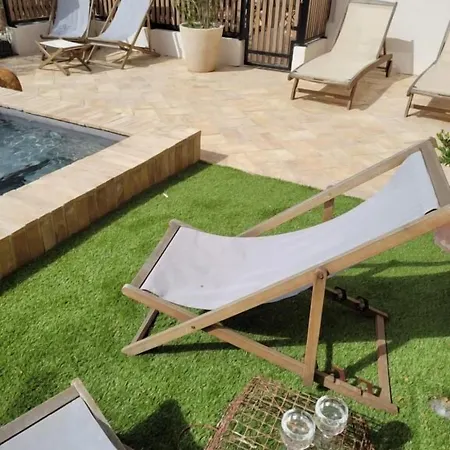 Maison 1634 - Climatisation, piscine, parking, centre ville, petit-dejeuner compris-3