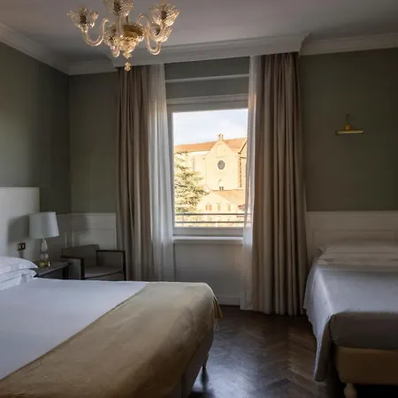Plaza Hotel Lucchesi-3