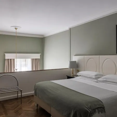 Plaza Hotel Lucchesi-2