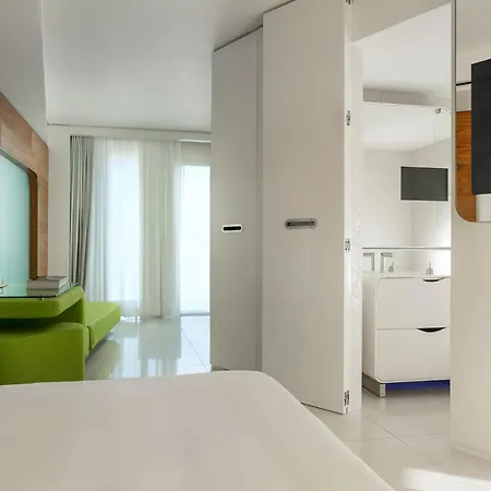 I-Suite Hotel-3