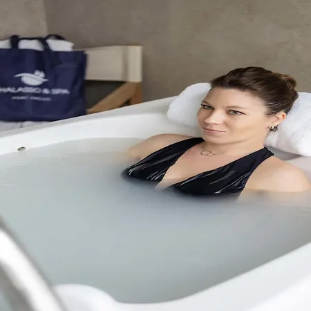 Mercure Thalasso&Spa Port Fréjus-3