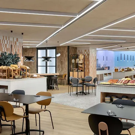 Novotel Valencia Lavant-3