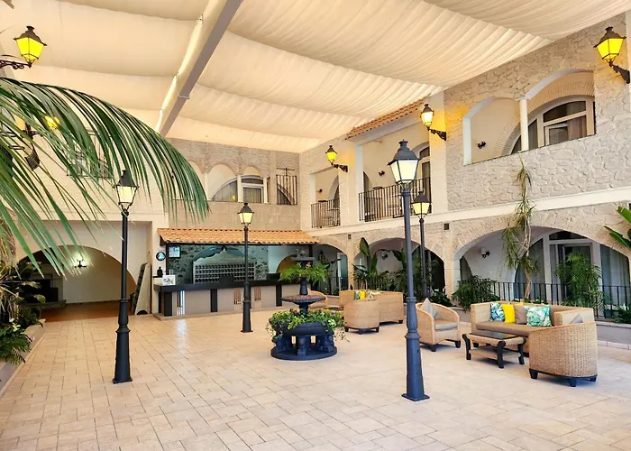 Hotel Castell Blanc Empuriabrava