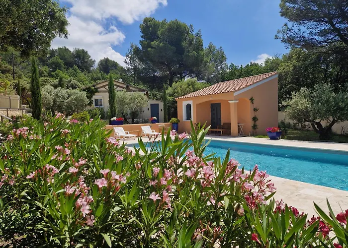 Villa la Cigalière à LʼIsle-sur-la-Sorgue