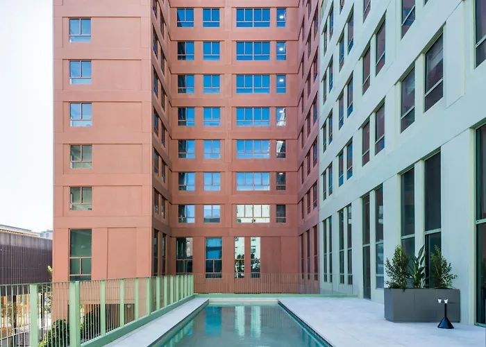 Aparto Cristobal De Moura Hall Of Residence - Only For Students In Barcelone