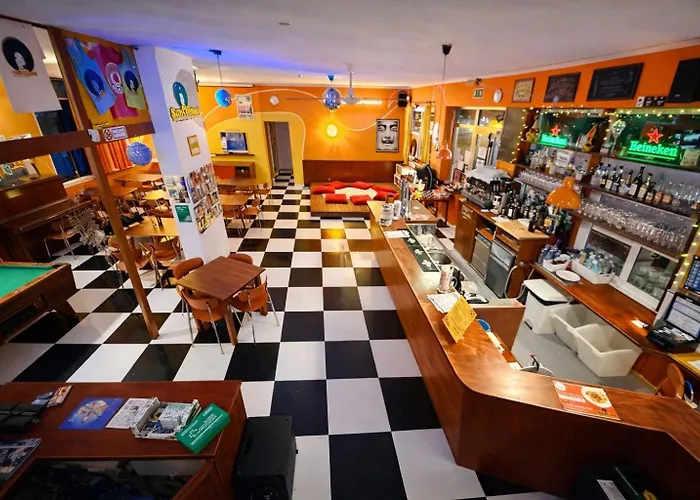 Sunflower Beach Backpacker Hostel & Bar Rimini