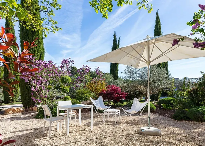 CHAMBRE ROMANTIQUE, JACUZZI et LIT D'EXCEPTION Aix-en-Provence