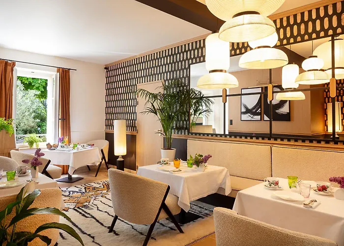 CHAMBRE ROMANTIQUE, JACUZZI et LIT D'EXCEPTION Aix-en-Provence