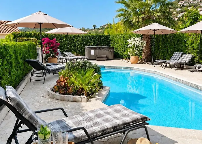 VILLA PLEIN SUD-Piscine-Spa-Climatisation-Parking privé-calme et détente Cavalaire-sur-Mer